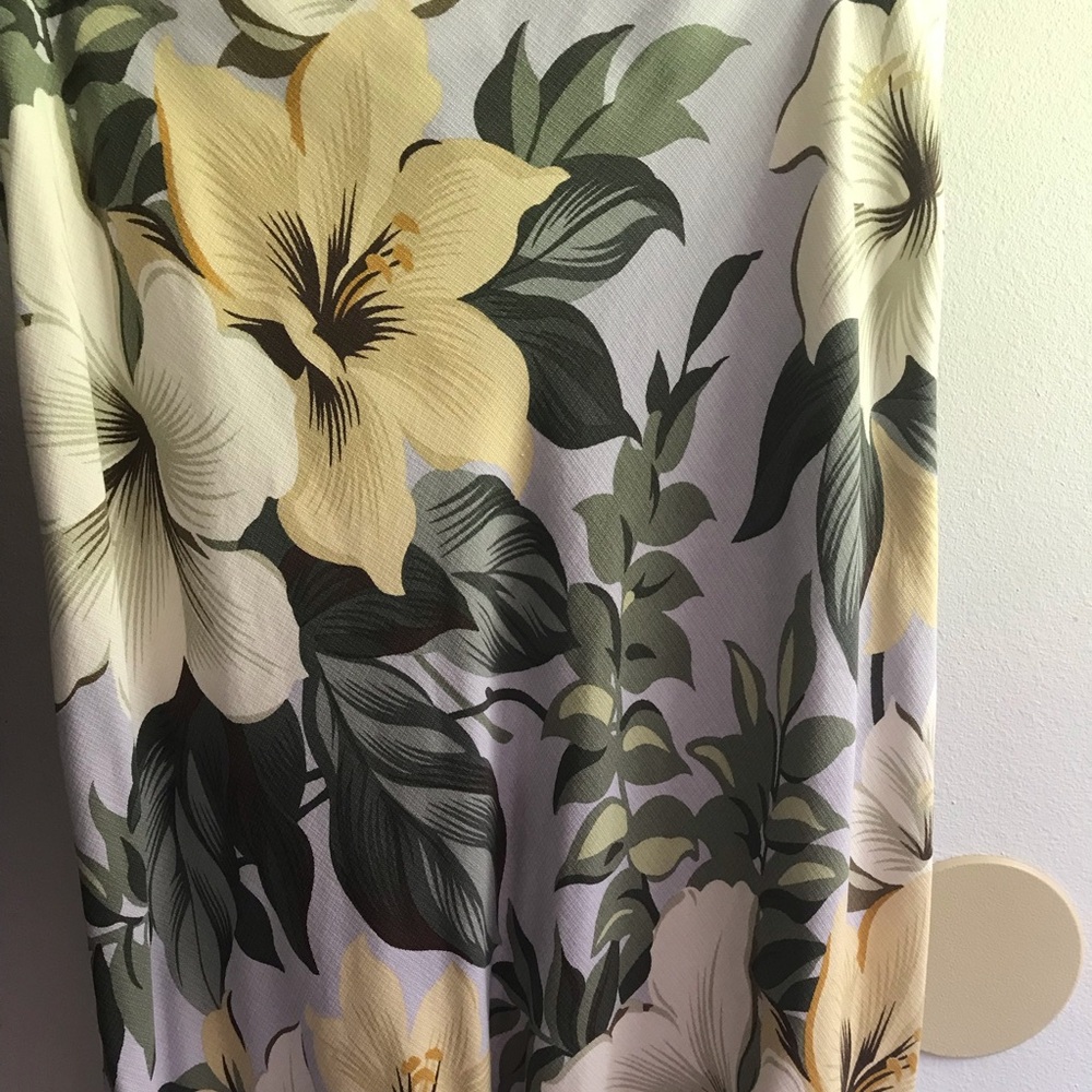 Tommy Bahama silk skirt. GUC no flaws.